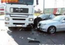 Nö: Zwei Pkw und ein Lkw stießen zusammen