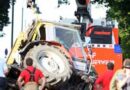 Oö: Unbesetzter Traktor stürzt über eine Böschung