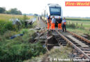 Deutschland: VW-Transporter bei Kollision mit Regionalbahn zerfetzt