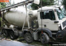 Oö: Betonmischwagen in Wald gestürzt -> Scharnstein
