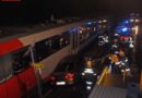 Oö: Pkw von Zug mitgeschliffen und eingeklemmt