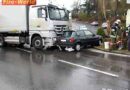 Nö: Lkw prallt seitlich gegen einen Pkw