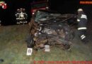 Nö: Pkw kam nach Unfall zwischen zwei Bäumen zum liegen