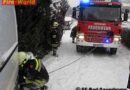 Bgld: Transporter rutscht auf Schneefahrbahn gegen die Böschung