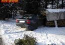 Oö: Pkw steckt nach Verkehrsunfall in Holzstapel