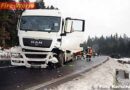 Oö: Ein Toter bei zusammenstoß zwischen Pkw und Lkw