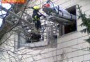Oö: Person mittels Drehleiter aus Haus gerettet