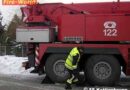 Nö: Betonmischwagen versinkt im weichen Erdreich