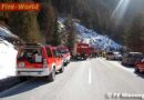 T: Verletzte Person mit Bergeschere aus Wrack gerettet