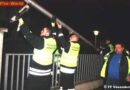 Nö: Nach Unfall musste Laterne von der Feuerwehr entfernt werden