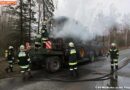 Nö: Arbeitsgerät auf Tieflader gerät beim Transport in Brand