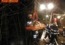 Oö: Ein Fahrzeug stürzt bei einer Kollision über die Böschung