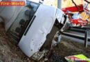Nö: Kastenwagen schleudert über die Leitplanke