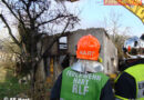 Oö: Nebengebäude von einem Abbruchhaus in Flammen