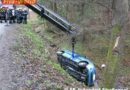 Stmk: Pkw stürzt in Bachbett -> zwei Verletzte