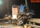 Nö: Lkw krachte in Stahlpfeiler-> Lenker tot
