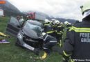 Stmk: Pkw-Lenker nach Zusammenstoß mit Sattelkraftfahrzeug eingeklemmt