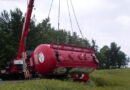 Nö: Mit  Holzpellets beladener Silo-Lkw bei Bromberg umgestürzt