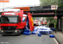 D: Lkw bleibt unter Brücke hängen, Aufbau abgerissen, Ladung verloren