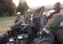 Oö: Feuerwehrmann nach Unfall unter Traktor eingeklemmt