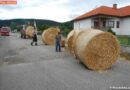 Nö: Abgeerntetes Feld in Brand geraten