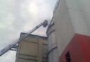 Oö: Verpuffung in einem Silo sorgt für langwierigen Einsatz