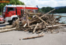 Oö: Reinigung des Attersee durch die Feuerwehr nach den Unwettern