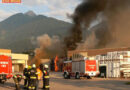Tirol: Großbrand im Adler-Lackwerk in Schwaz -> 14 Wehren im Einsatz