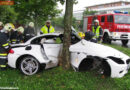 Oö: Pkw in Vöcklabruck seitlich gegen Baum gekracht