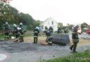 Oö: Traktor mit Anhänger in Kreisverkehr umgestürzt