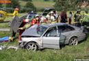Nö: Lenker eingeschlafen -> Beifahrerin schwer Verletzt eingeklemmt
