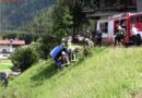 T: Fahrzeug drohte auf ein Wohnhaus zu stürzen