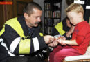 D: Widerspenstiger Körperschmuck ruft Feuerwehr auf den Plan