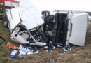 Nö: Kleinbus-Lkw-Kollision auf der LB 35 fordert ein Menschenleben
