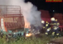 Oö: Abgestellter Kleinbus in Attnang-Puchheim in Flammen