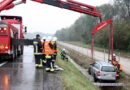 Nö: Mit Pkw in Tulln in Drainagegraben gelandet -> Kraneinsatz