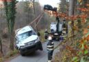 Oö: Kfz-Bergung in der Engleitenstraße in Bad Ischl