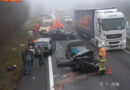 Oö: Unfall mit 4 Fahrzeugen auf der A8 -> Eine Person eingeklemmt