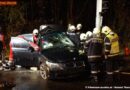 Stmk: Fahrzeuglenker nach Anprall an Ampelmast im Wrack eingeklemmt
