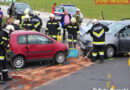 Oö: Kreuzungsunfall mit drei Fahrzeugen in Pregarten