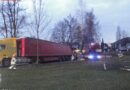 Oö: Lkw-Bergung -> Navi bringt Sattelzug fast zu Fall
