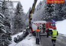 Vbg: Pkw-Überschlag in Baumgruppe in Riezlern