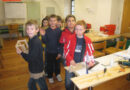 Oö: Begeisterte Jugendgruppe baut Laternen für die Friedenslichtaktion 2010