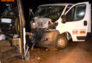 T: Feuerwehr rettet eigenen Kamerad aus Autobus-Wrack