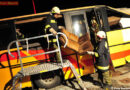Oö: Postbus in Waldburg  als Übungsobjekt für 10 Feuerwehren