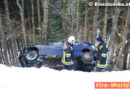 Nö: Pkw auf schneeglatter Straße bei Aspang über Böschung gestürzt