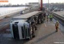 Nö: Totalsperre der A2 in Fahrtrichtung Wien nach Lkw-Unfall