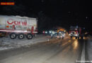 Nö: Lkw stellt sich auf schneeglatter Fahrbahn quer