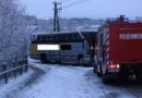 Oö: Schulbus kommt auf schneeglatter Fahrbahn ins Rutschen