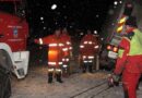 Oö: Lkw rutscht unweit seiner Firma von der Straße